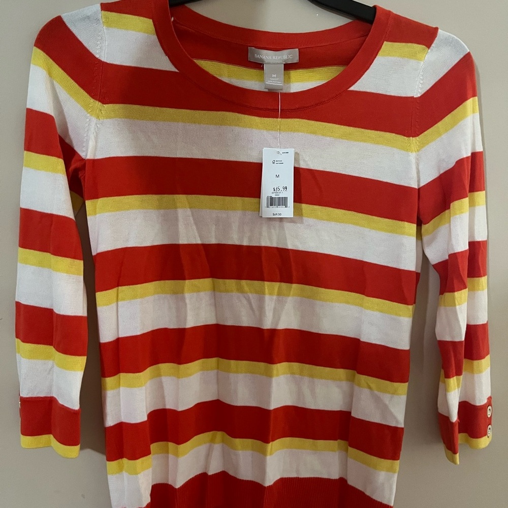Medium Banana Republic Sweater in Medium